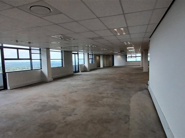 983  m² Commercial space