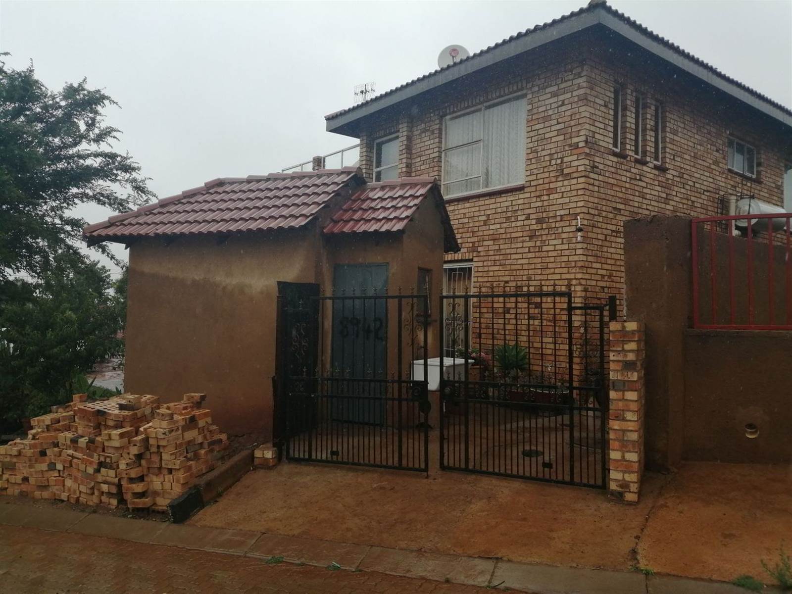 4 Bed House in Ikageng photo number 1