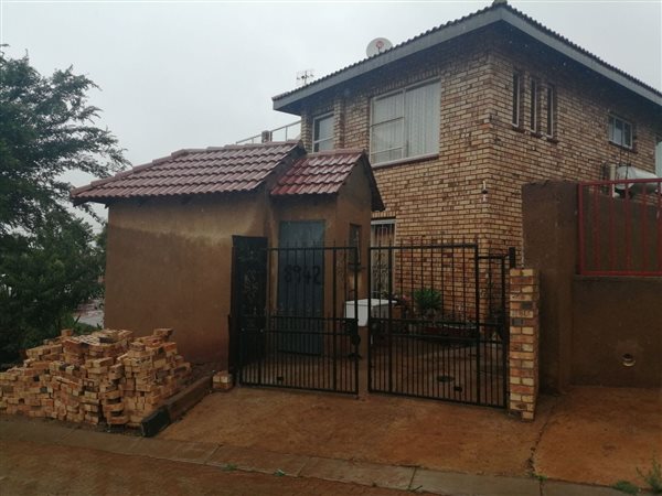 4 Bed House in Ikageng
