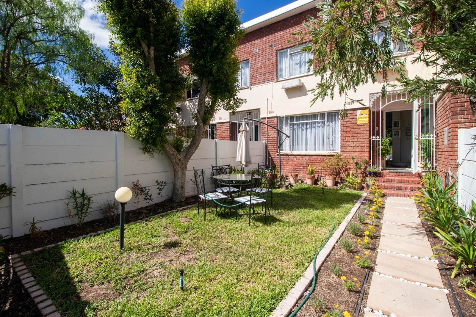 2 Bed Townhouse in Tableview photo number 2
