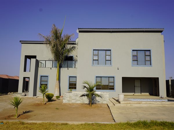 4 Bedroom House 4 Bedroom House
