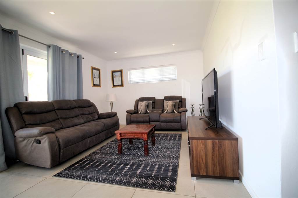 3 Bed Townhouse in Robertson photo number 13