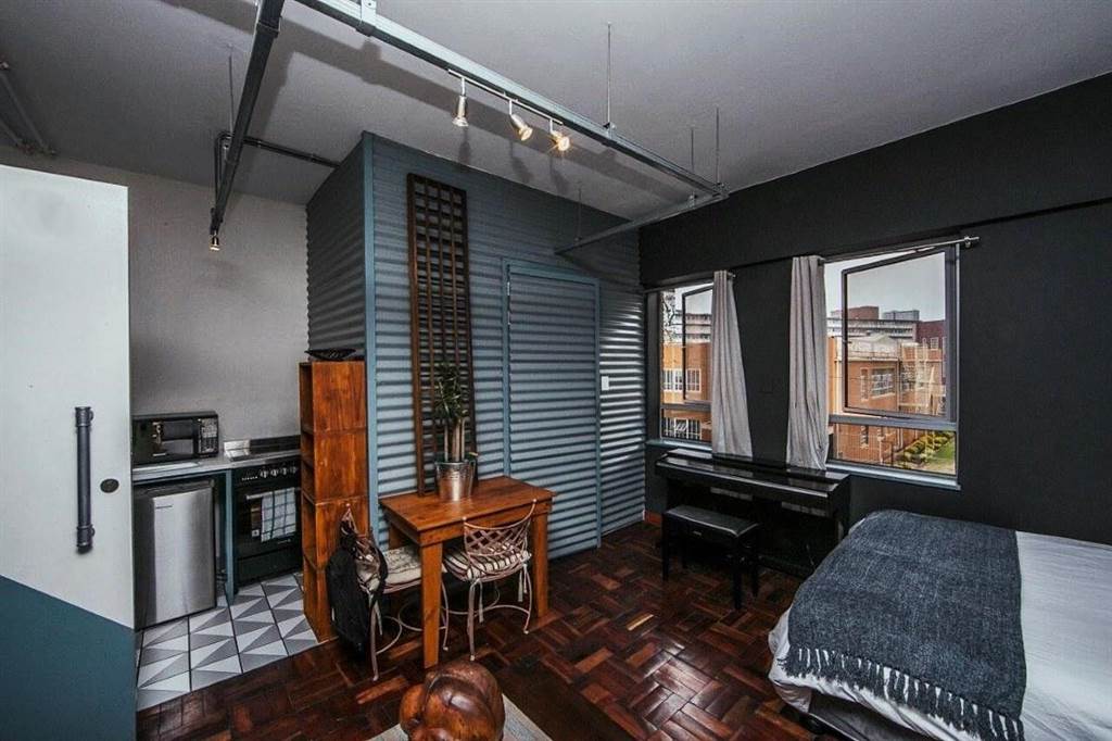 Bachelor apartment in Maboneng photo number 5