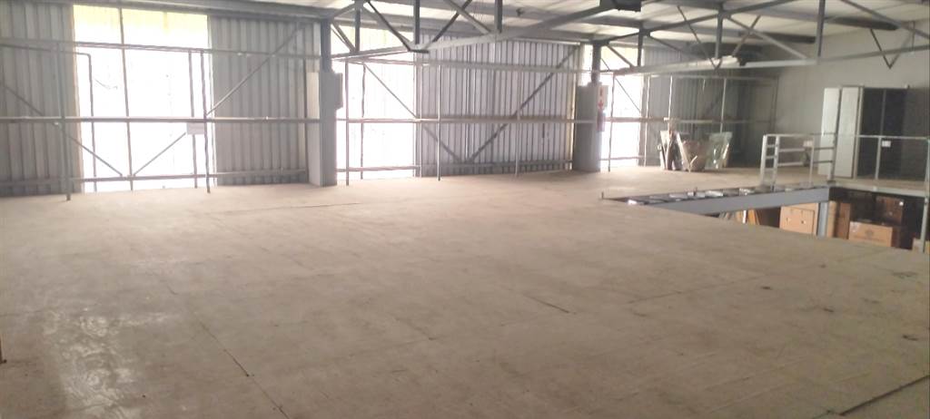 950  m² Commercial space in Riverhorse Valley photo number 1