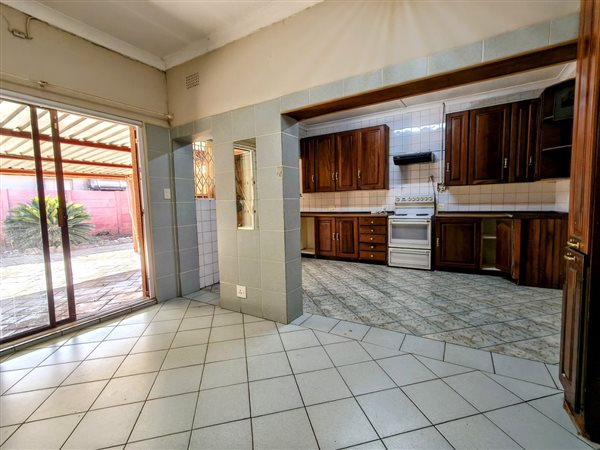 4 Bedroom House 4 Bedroom House