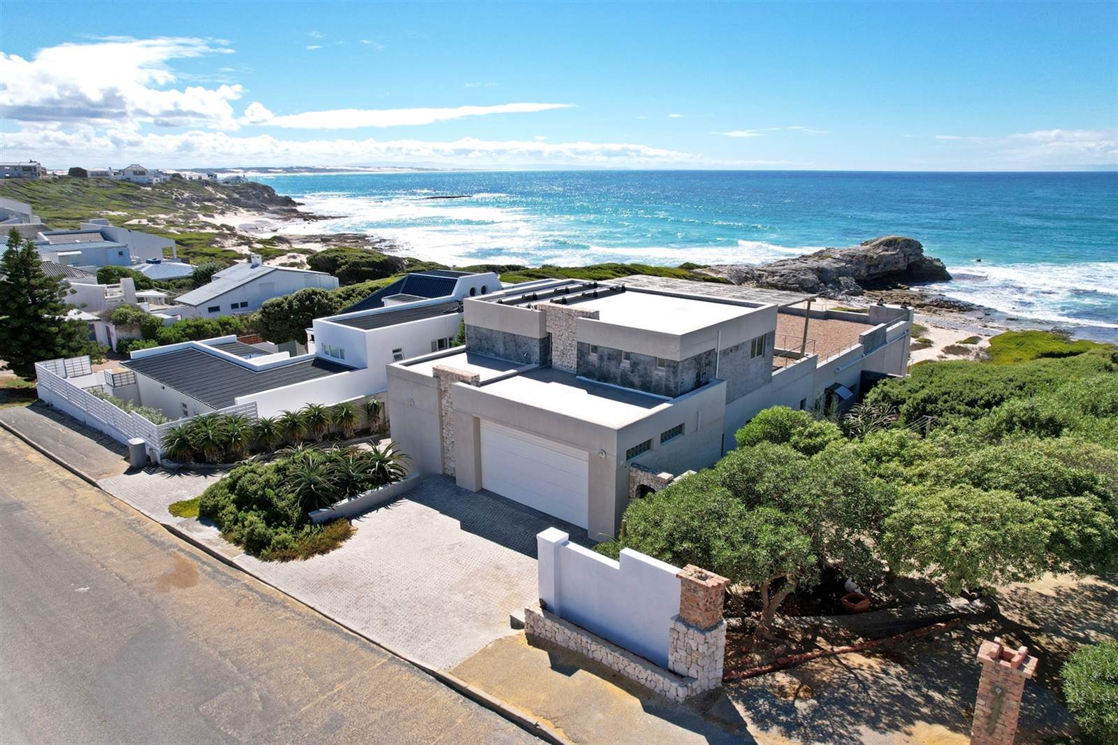 6 Bed House in Arniston photo number 2