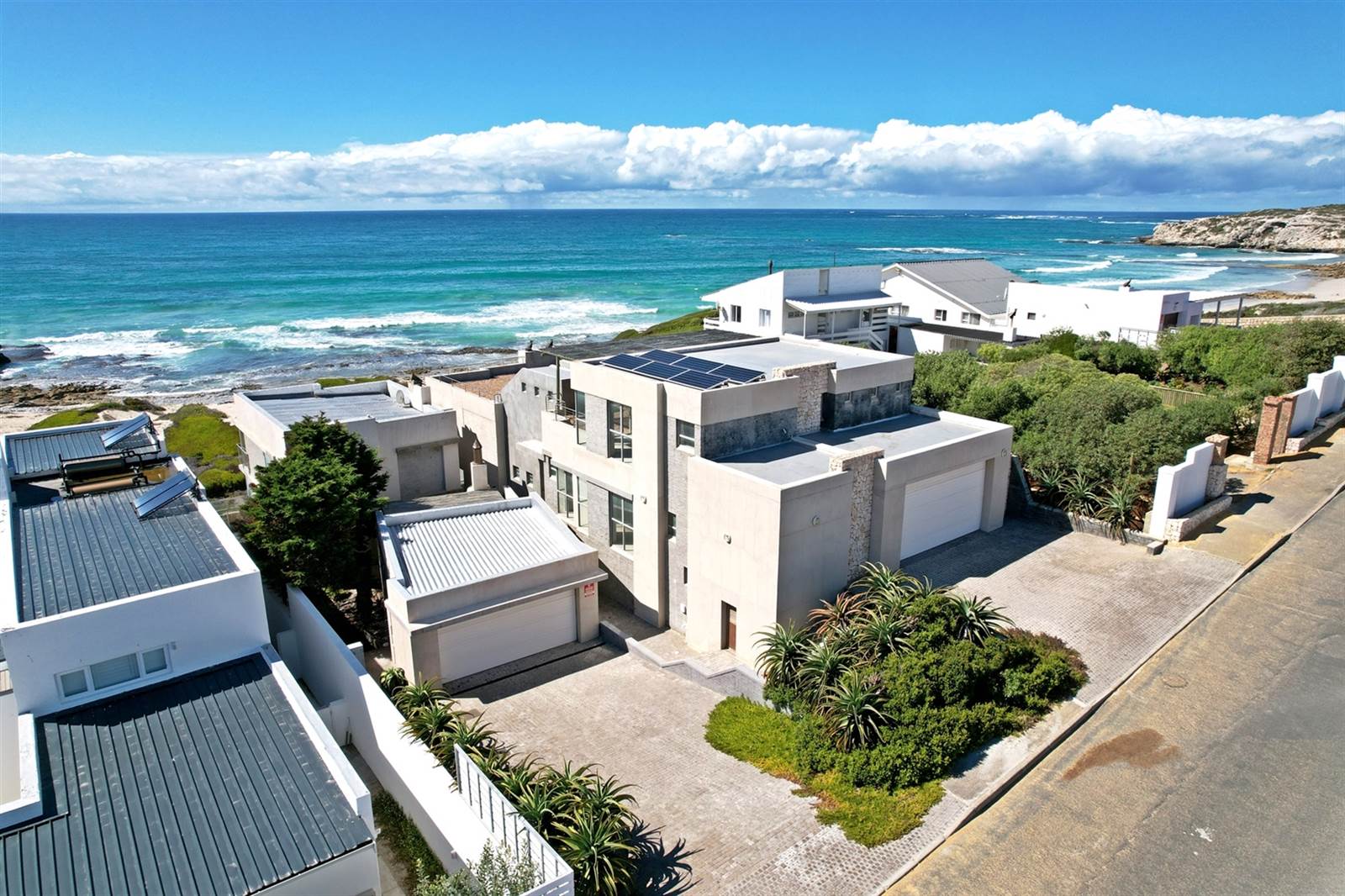 6 Bed House in Arniston photo number 1
