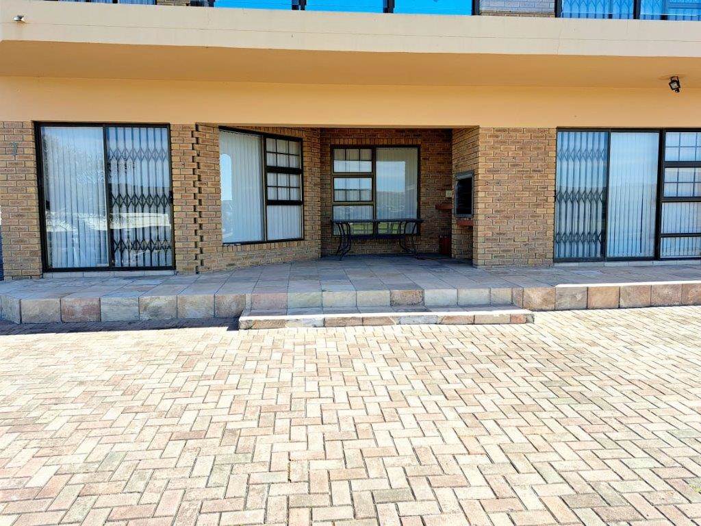 3 Bed Apartment in Hartenbos photo number 5