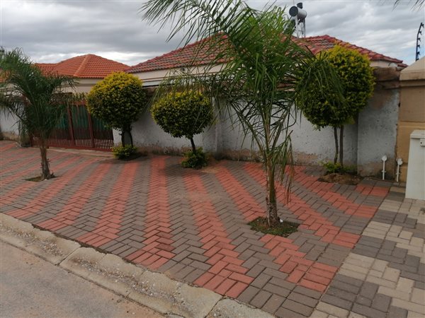 3 Bed House in Mahlasedi Park