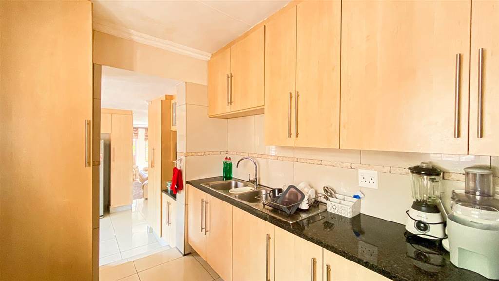 3 Bed House in Eldo Meadows photo number 6