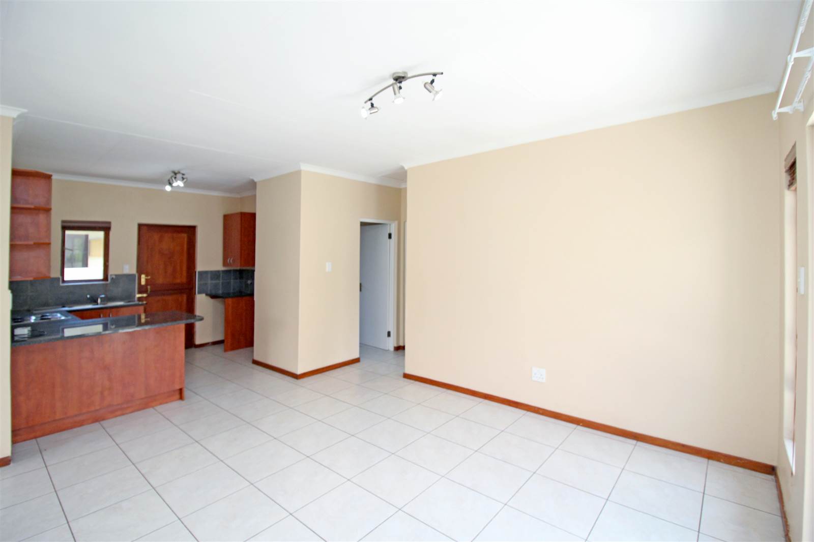 2 Bed House in Kyalami Hills photo number 4