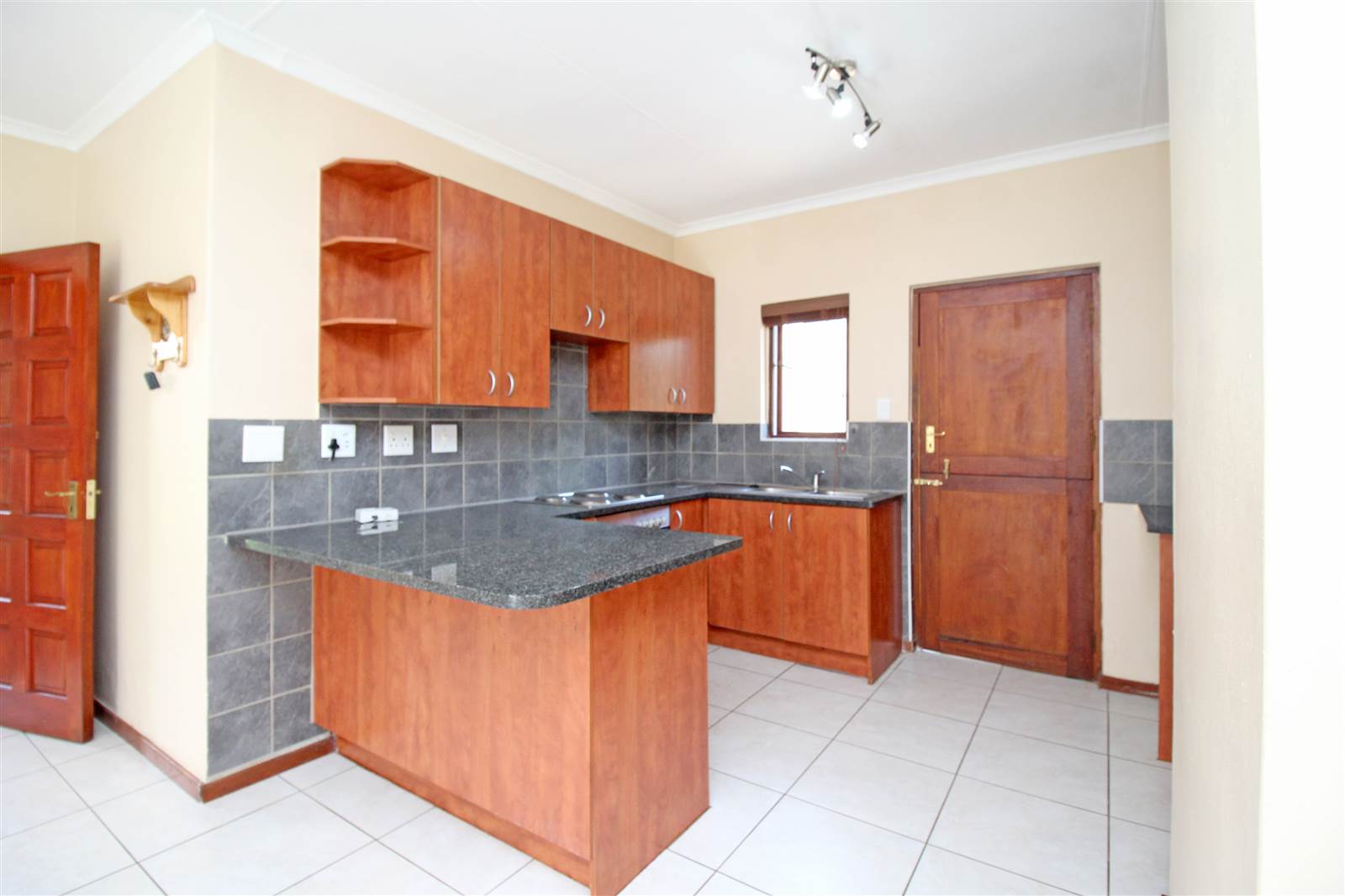 2 Bed House in Kyalami Hills photo number 7
