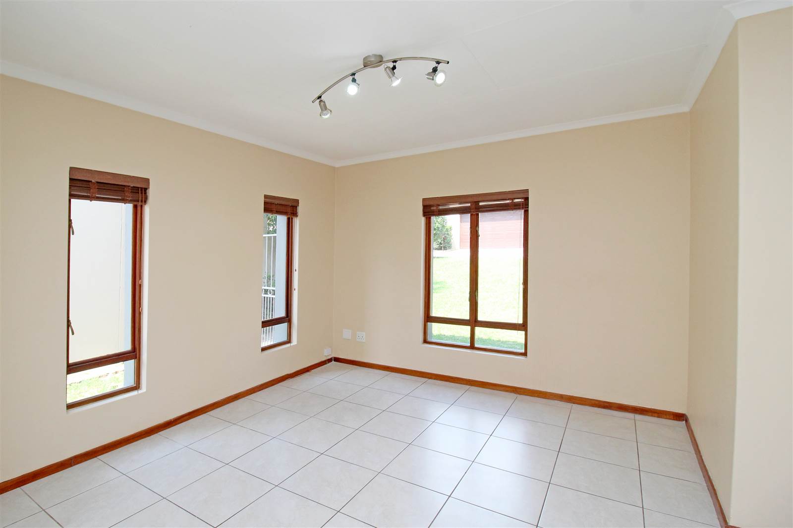 2 Bed House in Kyalami Hills photo number 10