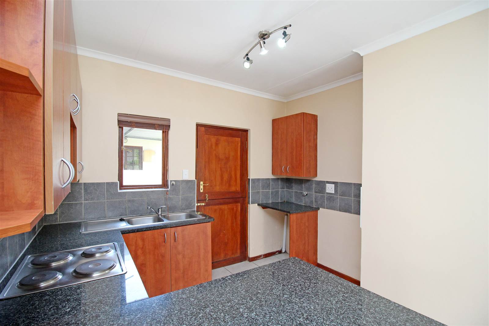 2 Bed House in Kyalami Hills photo number 5