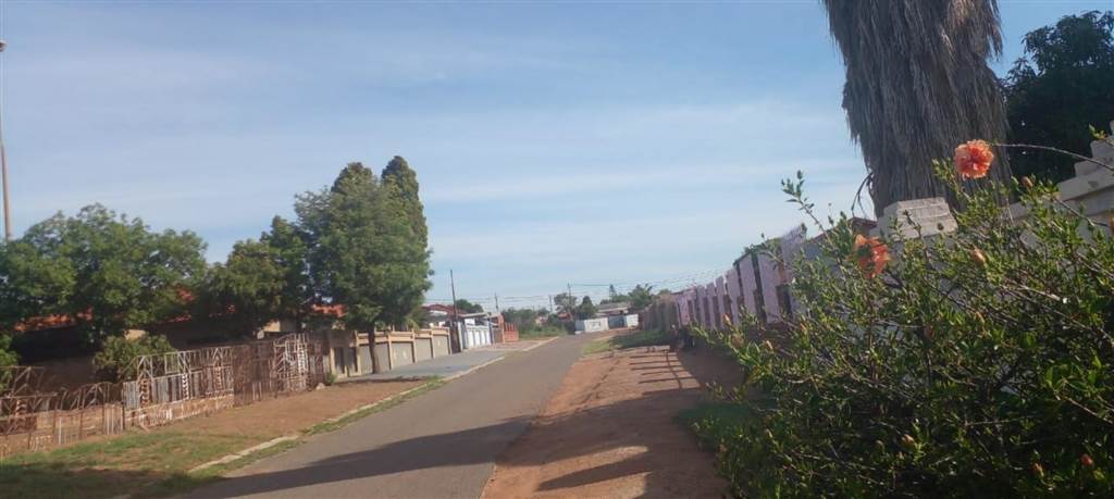 800 m² Land available in Lethlabile photo number 6