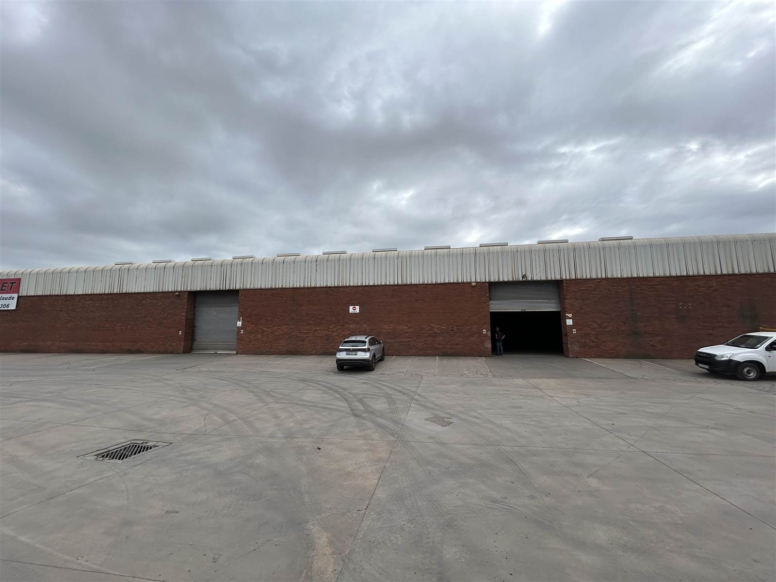 1050  m² Industrial space in Markman Industrial photo number 4