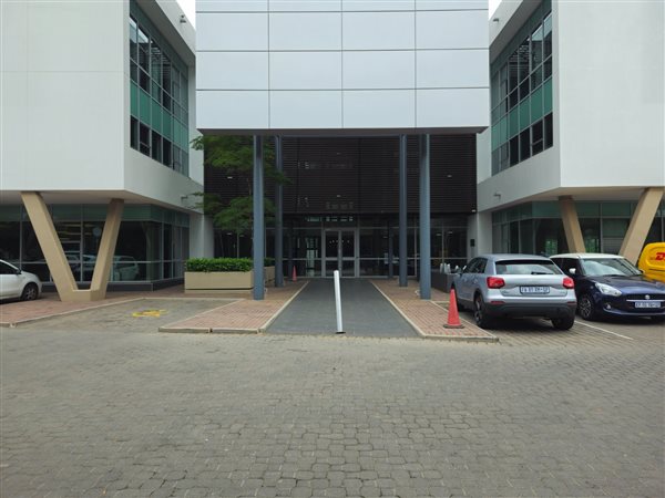 645  m² Commercial space in Fourways