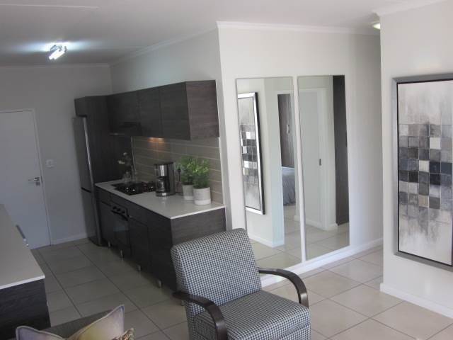1 Bed Apartment in Olivedale photo number 3