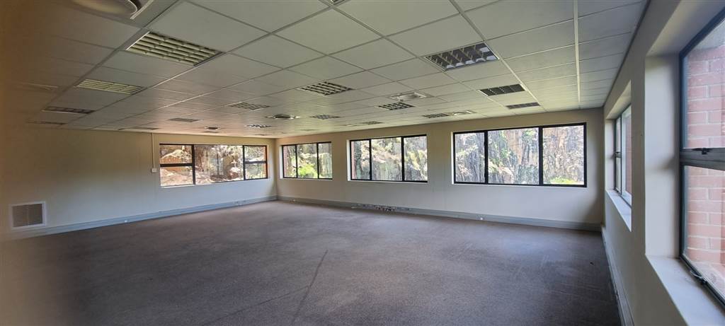 100  m² Office Space in Hilton photo number 29