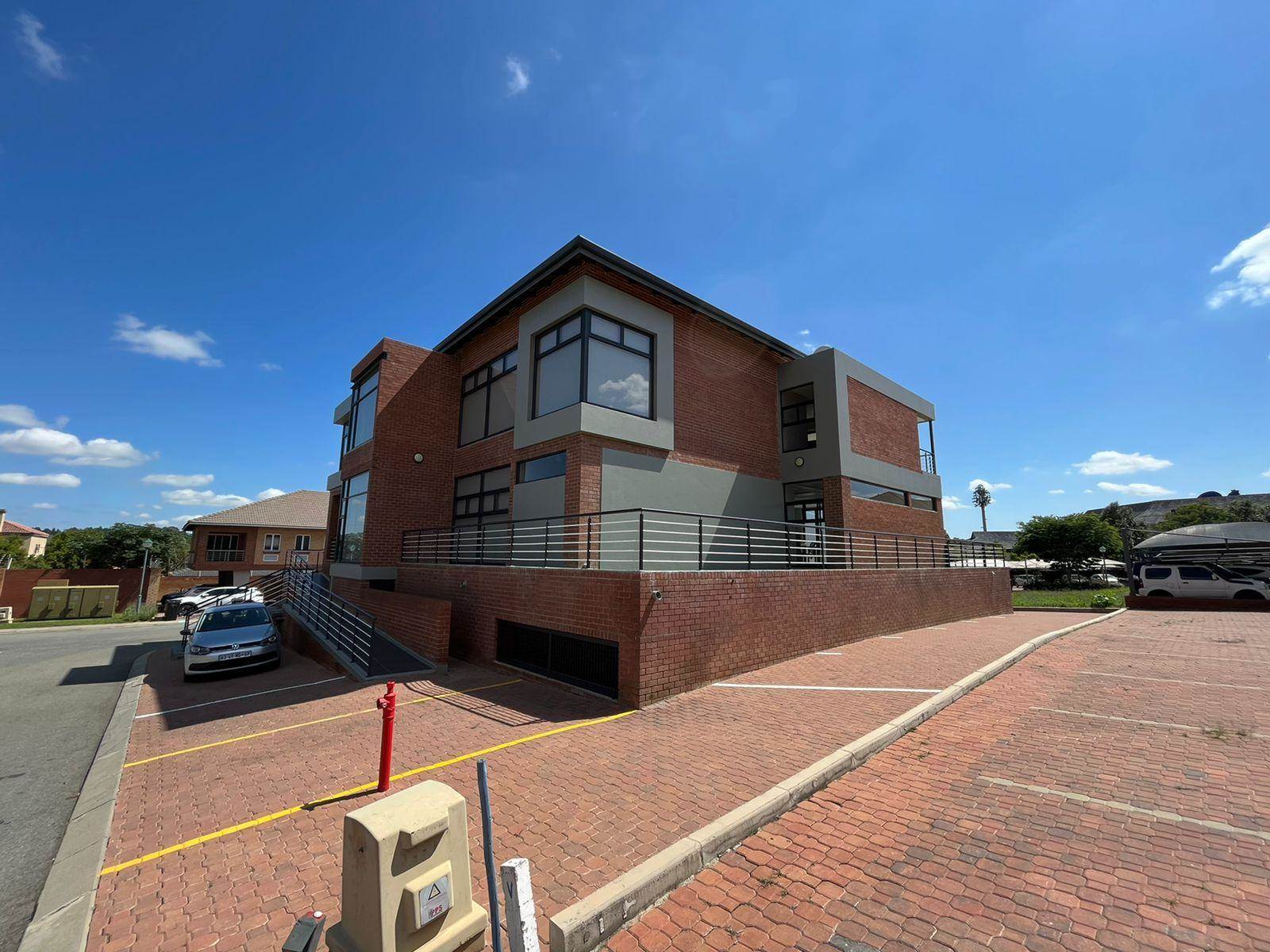 990  m² Commercial space in Fourways photo number 2