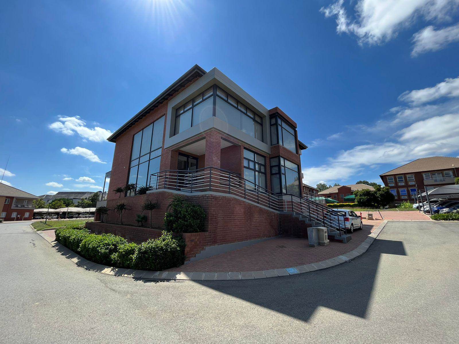 990  m² Commercial space in Fourways photo number 1