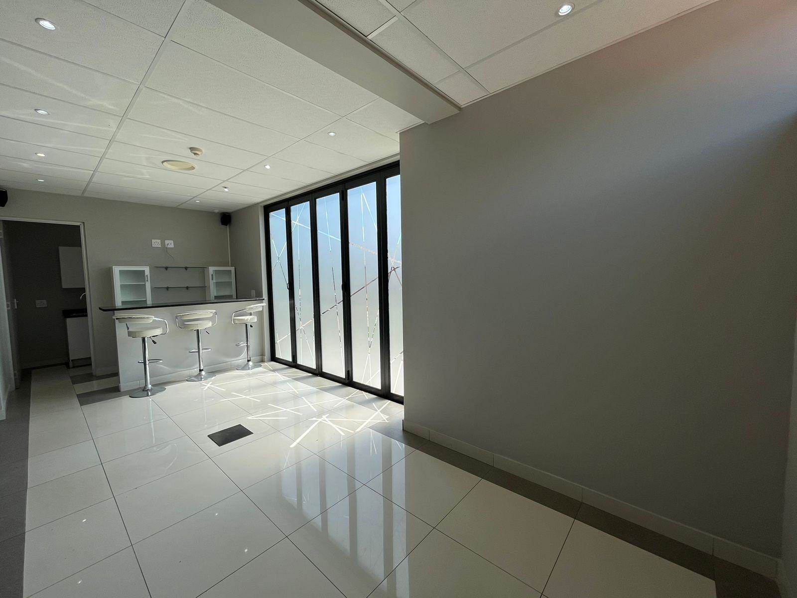 990  m² Commercial space in Fourways photo number 8