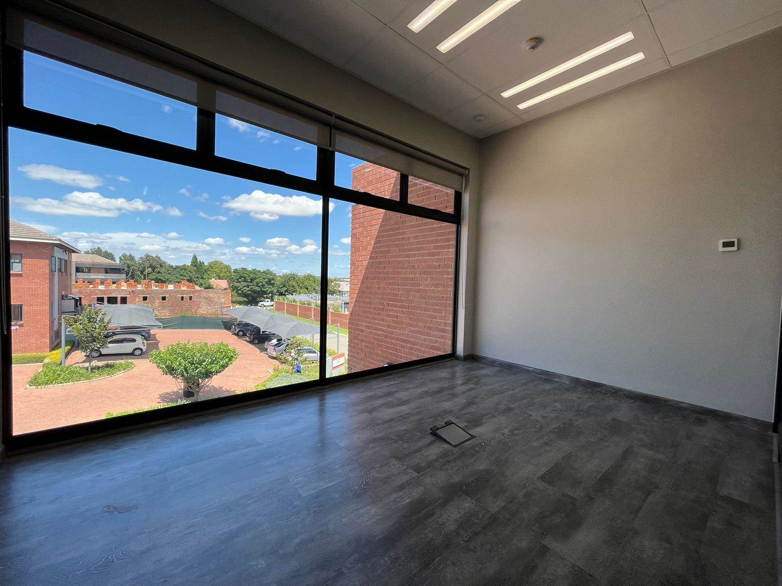 990  m² Commercial space in Fourways photo number 21