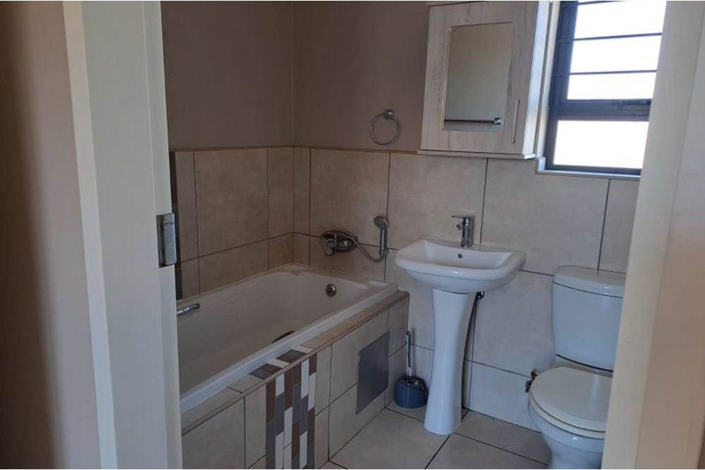 2 Bed Apartment in Rooihuiskraal North photo number 19