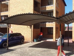 2 Bed Apartment in Klippoortje