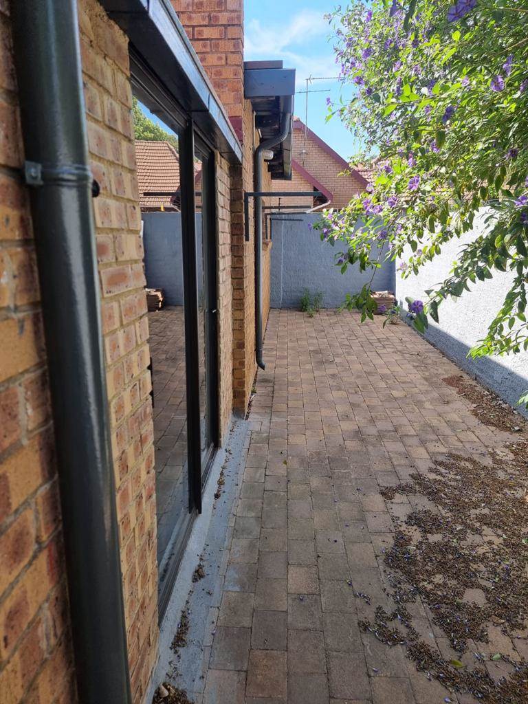 3 Bed Townhouse in Glen Marais photo number 20