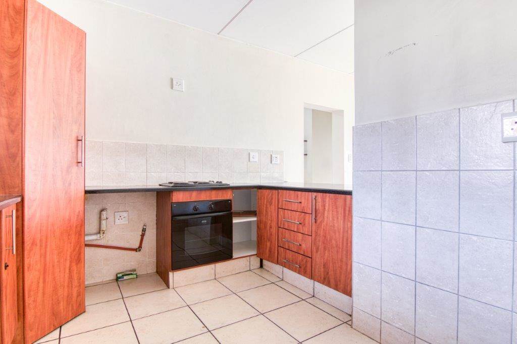 2 Bed Apartment in Bloubosrand photo number 5