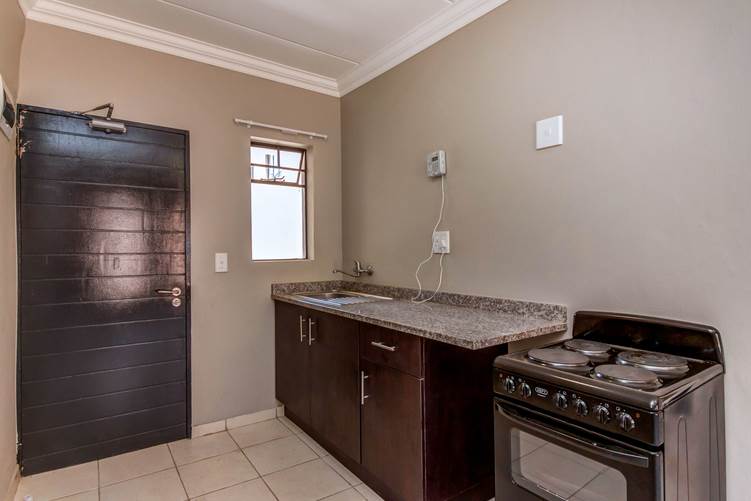 2 Bed Apartment in Phiri photo number 2