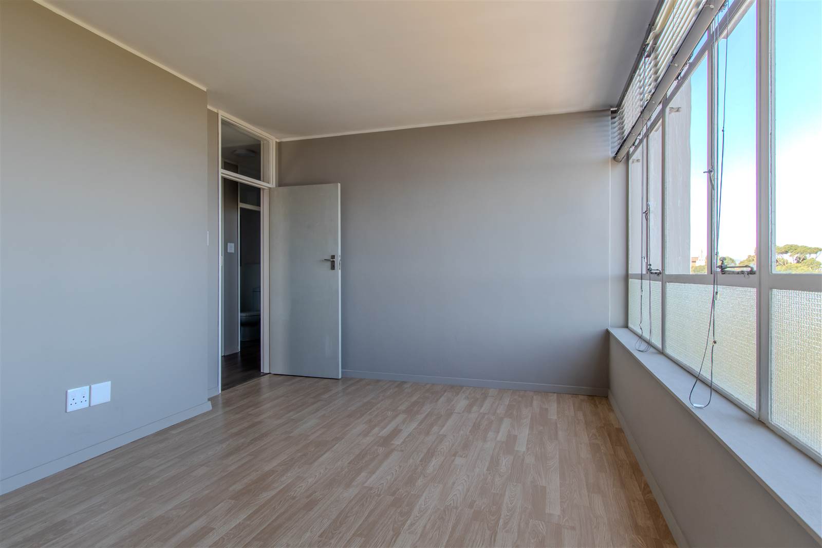 2 Bed Apartment in Bellville Central photo number 6