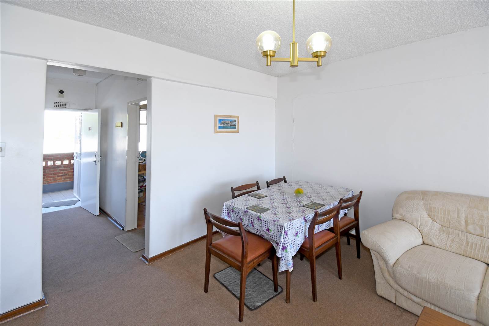 2 Bed Apartment in Craighall Park photo number 9
