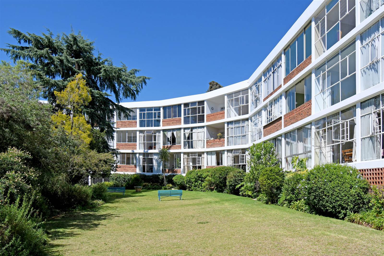 2 Bed Apartment in Craighall Park photo number 26
