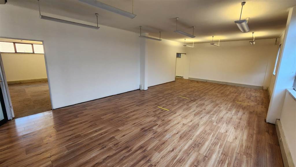 240  m² Commercial space in Menlo Park photo number 9