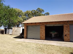 2000 m² Farm in Golf View AH