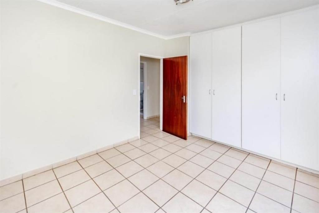 2 Bed House in Kempton Park Central photo number 6