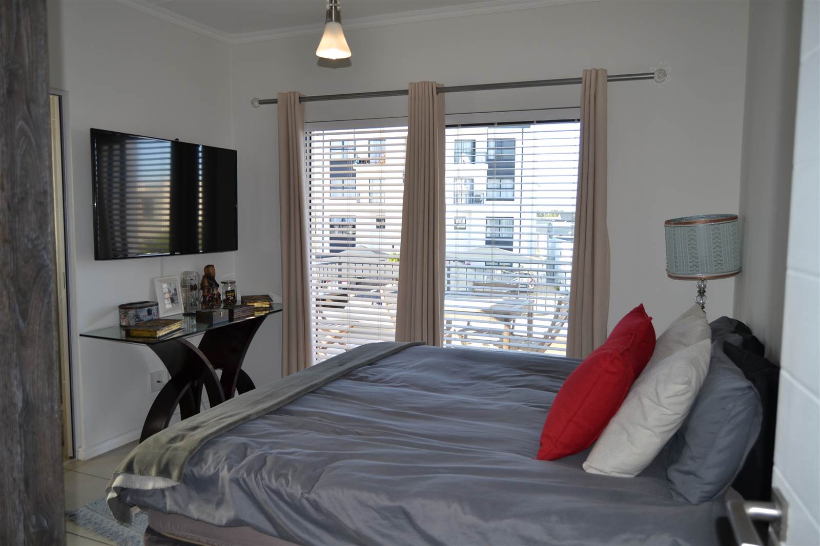 2 Bed Apartment in Parklands photo number 5