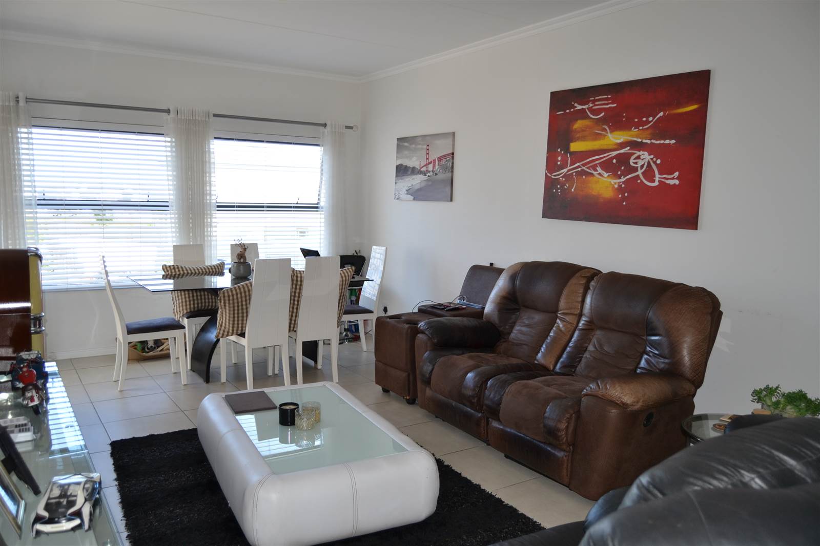2 Bed Apartment in Parklands photo number 14