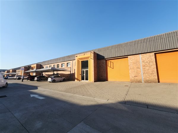 956 m² Industrial space 956 m² Industrial space
