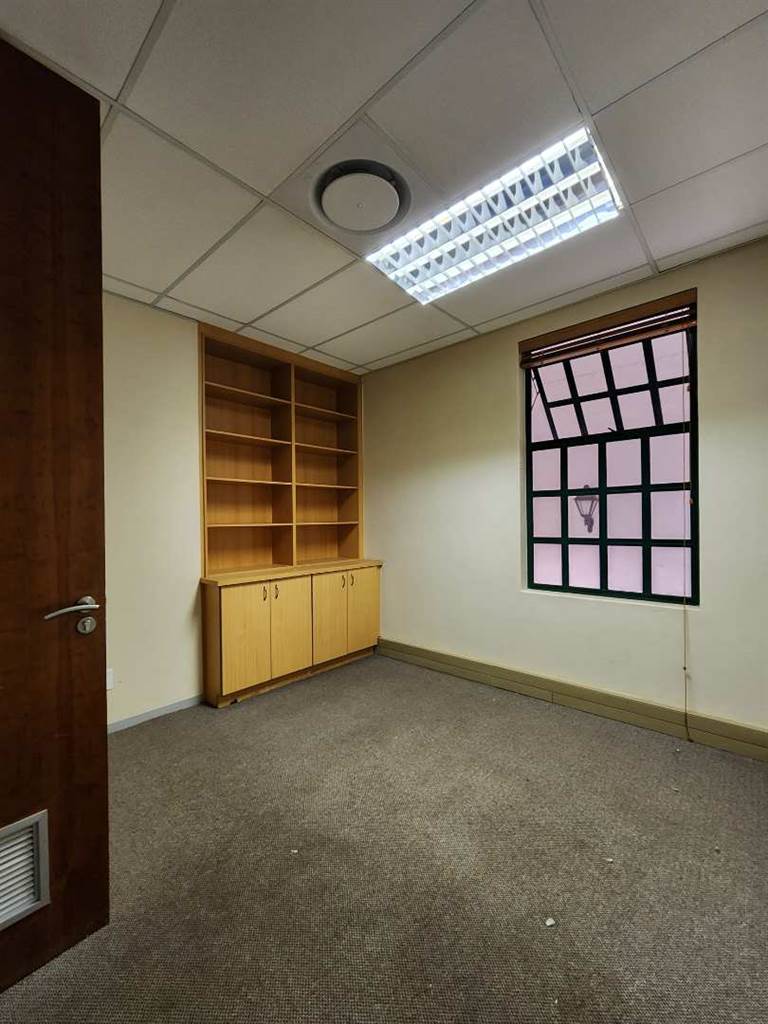 350  m² Office Space in Sunnyside photo number 8