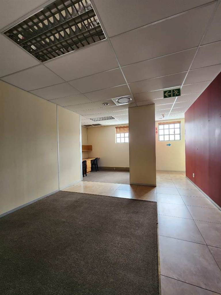 350  m² Office Space in Sunnyside photo number 12