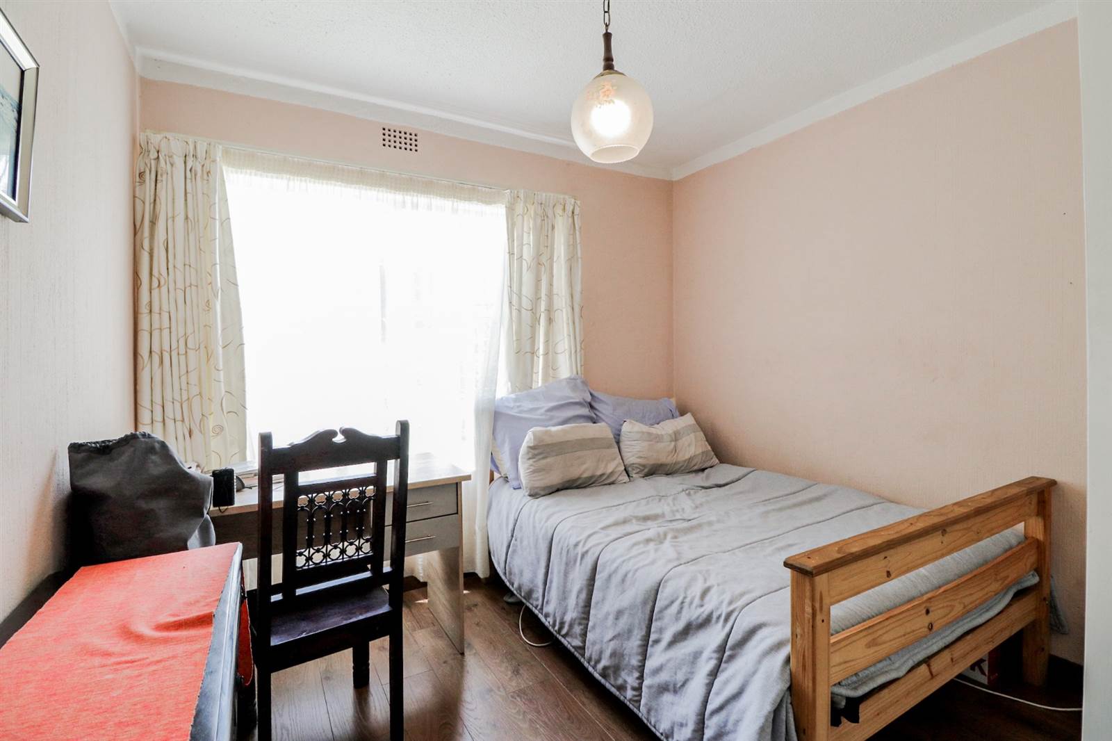 2 Bed Apartment in Corlett Gardens photo number 8
