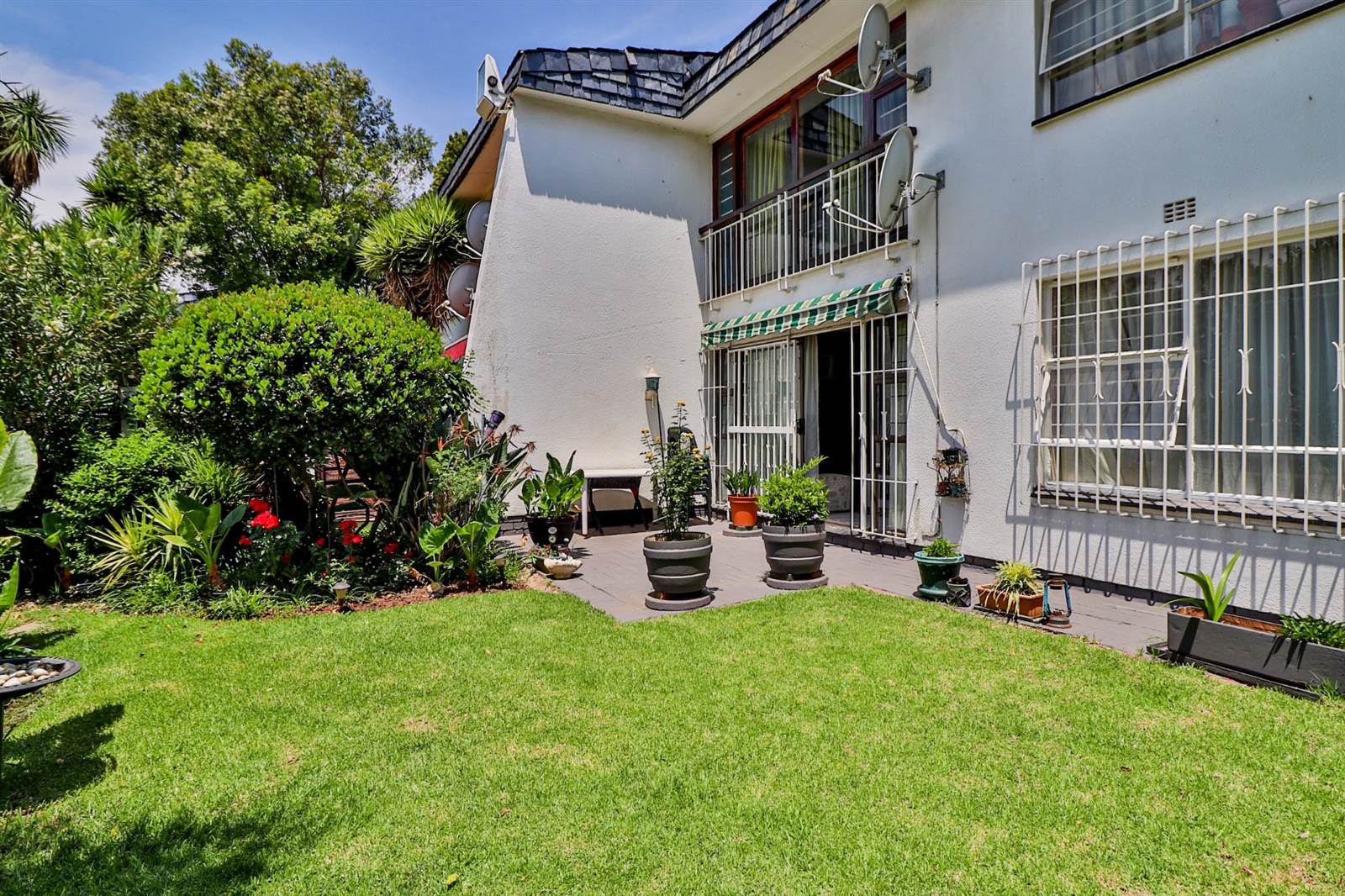2 Bed Apartment in Corlett Gardens photo number 17