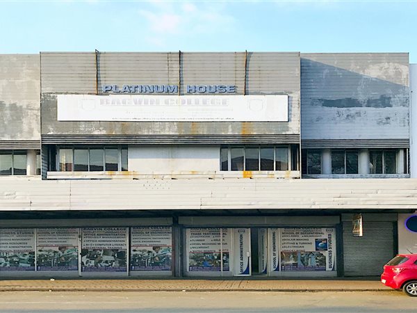 924 m² Retail Space 924 m² Retail Space