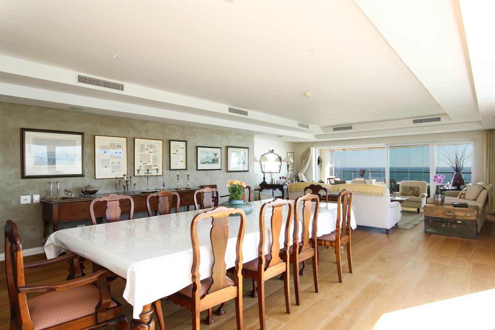 4 Bed Apartment in Mouille Point photo number 7