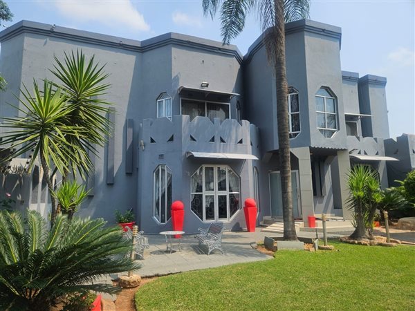 5 Bedroom House 5 Bedroom House