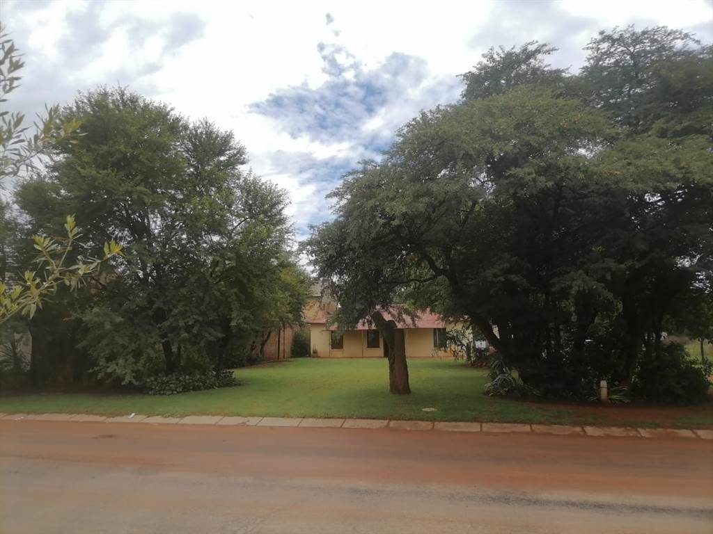 3 Bed House in Wilkoppies photo number 3