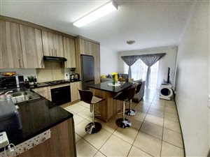 3 Bed Apartment in Ruimsig